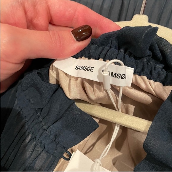 SAMSOE SAMSOE Lady Keyhole Pleated Long Sleeve Blouse - Picture 7 of 10